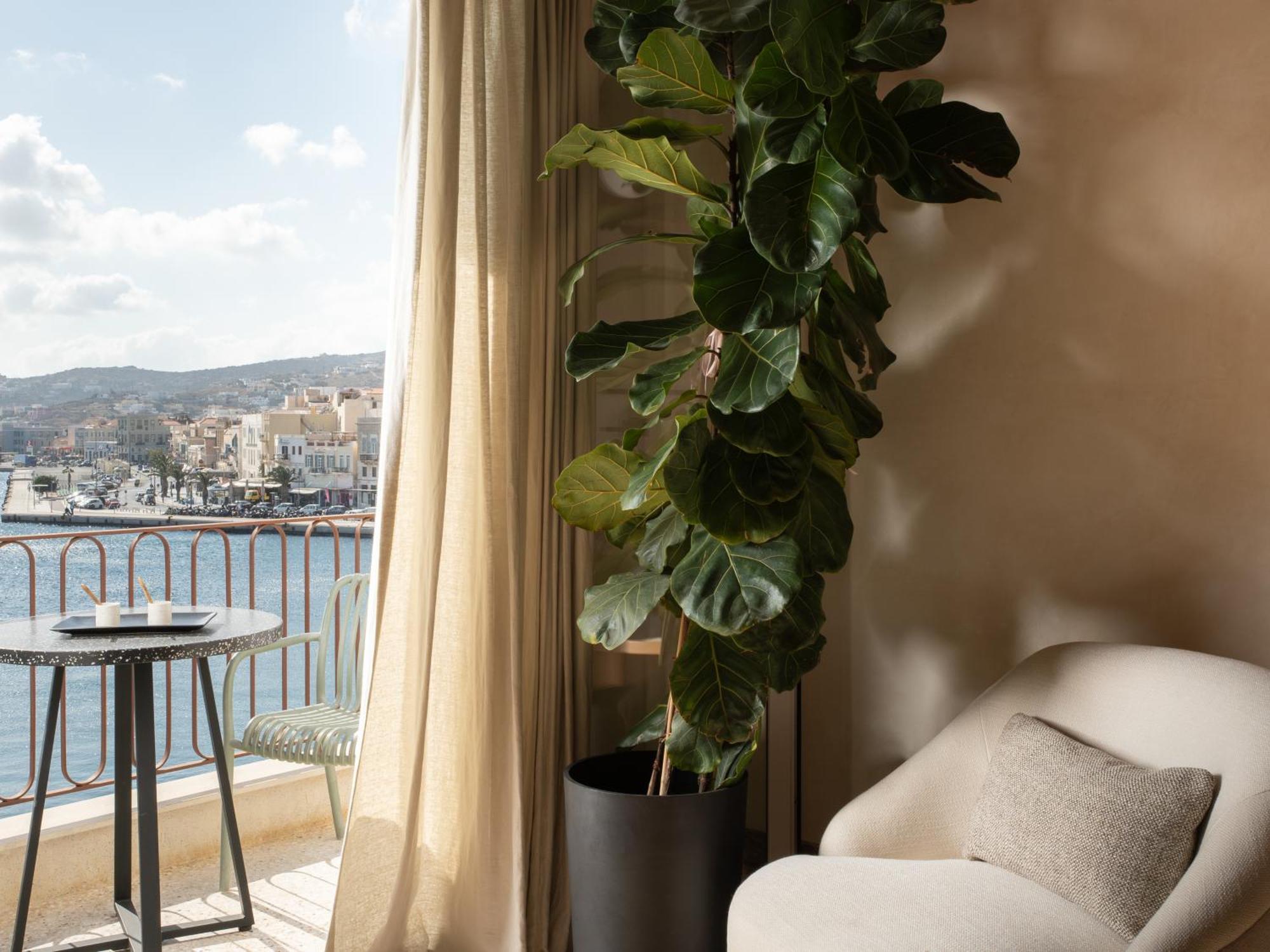 Igiso Apartment Ermoupoli Bagian luar foto